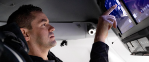SpaceX anuncia su primer vuelo espacial con turistas a bordo para este año. 3 -