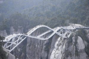 China construye un puente espectacular. - China construye un puente espectacular.
