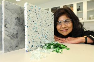 Con prendas de vestir desechadas - Con prendas de vestir desechadas