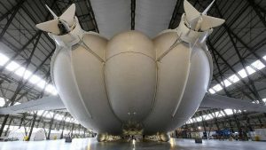 Casi 9 décadas después del accidente del Hindenburg, el dirigible Airlander 10 ofrece seguridad, autosustentabilidad y rapidez. 2 Casi 9 décadas después del accidente - Casi 9 décadas después del accidente