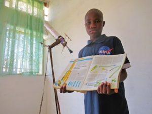Adolescente de Senegal construyó un telescopio con sus propias manos. 2 El adolescente de Senegal - El adolescente de Senegal
