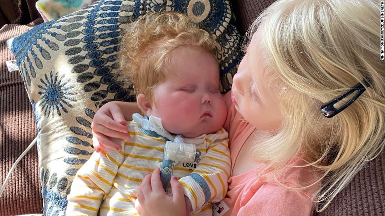 por primera vez a nivel mundial, un bebé recibe trasplante de corazón y timo del mismo donante 1 -