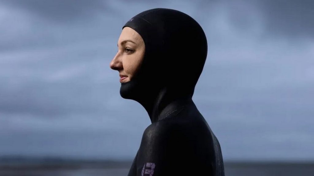 Amber Bourke es la mujer que puede descender al fondo del mar con un solo respiro.