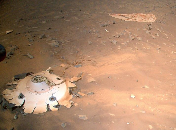El rover Perseverance de la NASA muestra cómo Marte se está convirtiendo en un deposito de chatarra 2 -