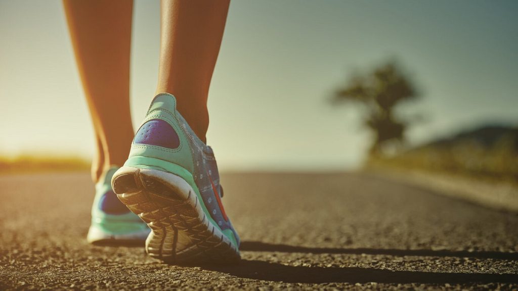 10,000 pasos diarios ayudan a tu salud, pero los pasos rápidos son mejores 1 -