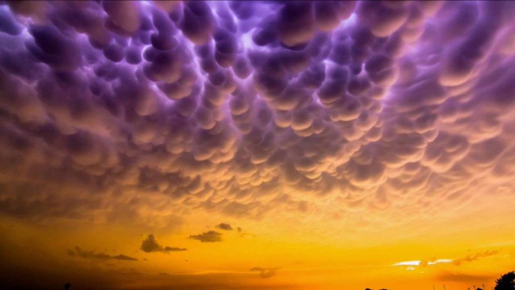 VIDEO: Unusual Mammatus Clouds Appear in China
