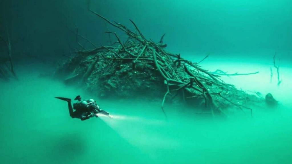 ¿Un río dentro de otro río? La impresionante belleza del Cenote Angelita