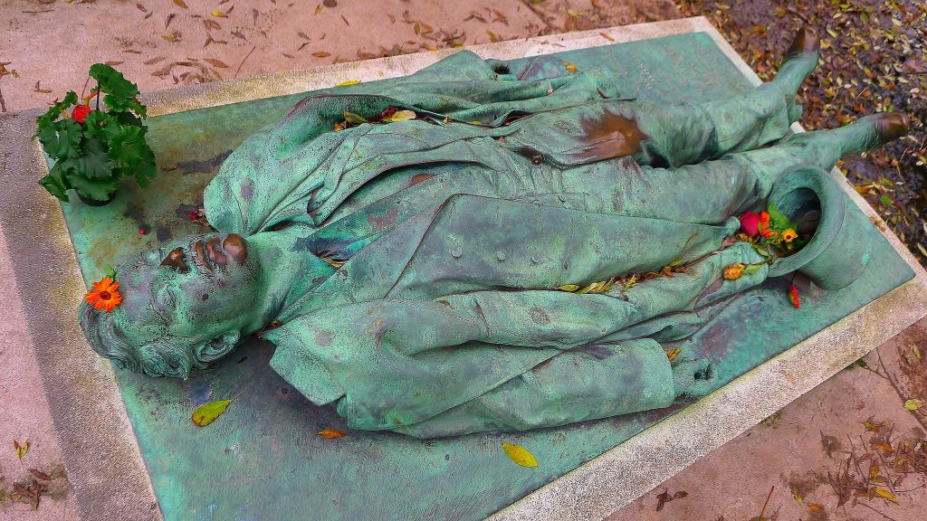 The Tomb of Victor Noir and Its "Famous" Legend