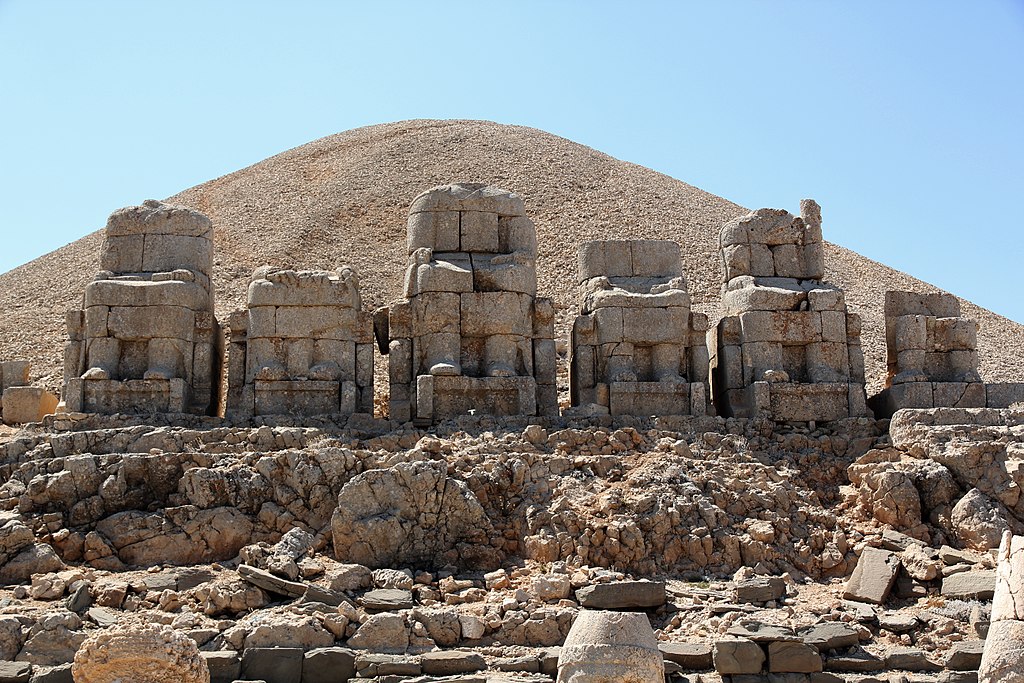 Nemrut Dağ: Un antiguo santuario de tumbas reales envuelto en leyendas y maravillas arquitectónicas 3 Nemrut Dağ - Nemrut Dağ