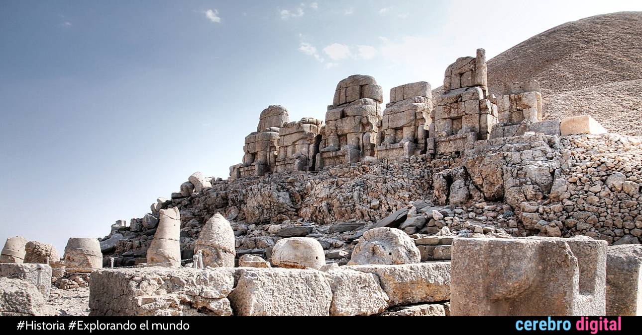 Nemrut Dağ: Un antiguo santuario de tumbas reales envuelto en leyendas y maravillas arquitectónicas 1 Nemrut Dağ: Un antiguo santuario de tumbas reales envuelto en leyendas y maravillas arquitectónicas