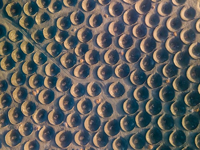 Agujeros que crean lluvia: el método revolucionario para combatir la sequía