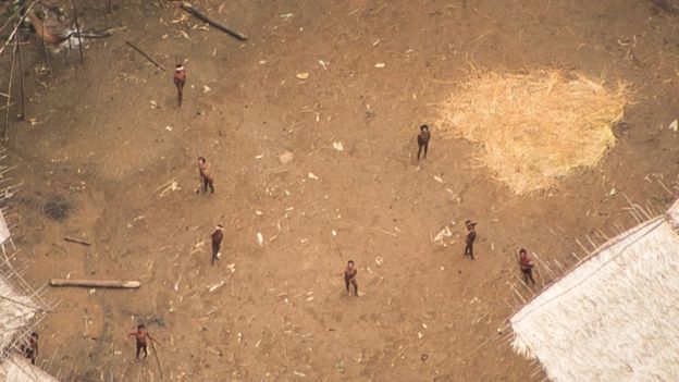 Fotos aéreas de una tribu yanomami del Amazonas que sigue aislada del mundo exterior