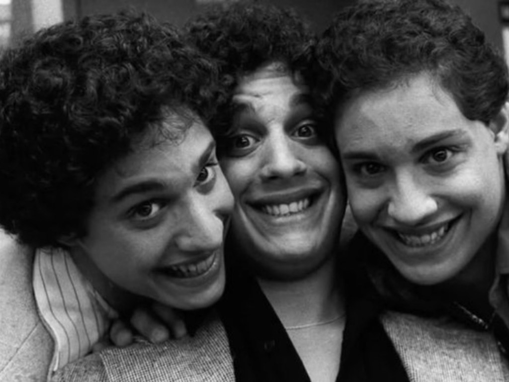 Trillizos separados al nacer por un cruel experimento, cuya verdad se revelará en el 2065 4 Trillizos separados al nacer por un cruel experimento, cuya verdad se revelará en el 2065