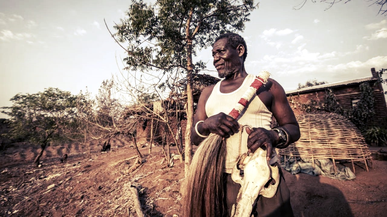 Más del 40% de las personas aún creen en la brujería
