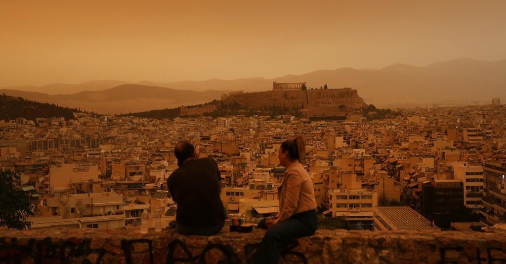 personas debajo del polvo del sahara