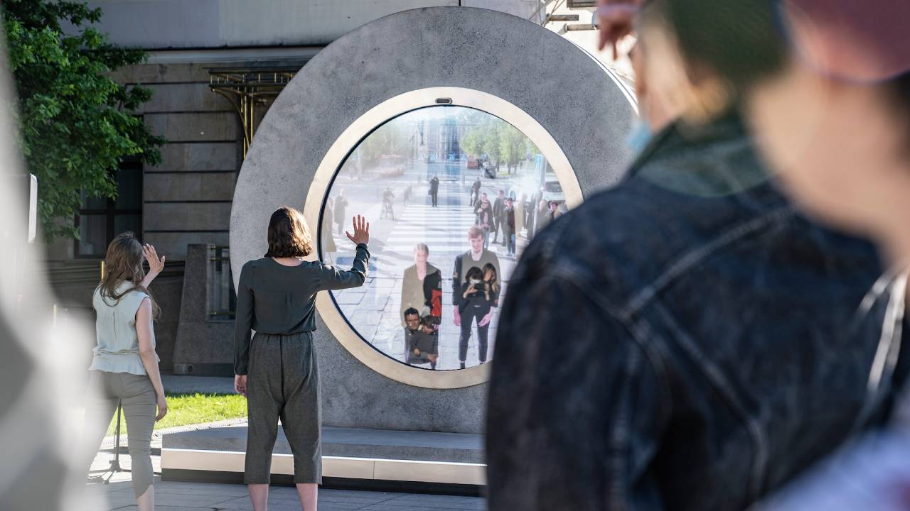 Instalan un Portal que conecta Nueva York con Dublín y saca a relucir lo peor de las personas…