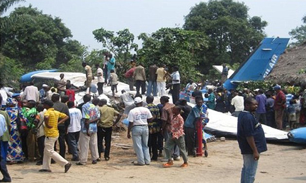 El avión que se estrelló cuando los pasajeros entraron en pánico al ver un cocodrilo a bordo