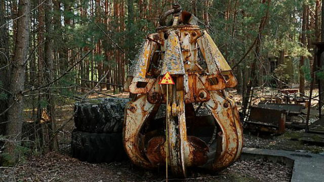 La Garra Abandonada de Chernóbil: Un de peligro persistente en la superficie