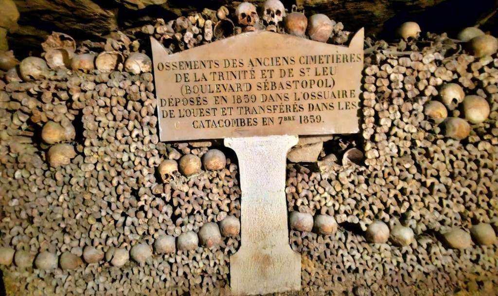 Las Catacumbas de París: el tétrico misterio bajo la ciudad del amor