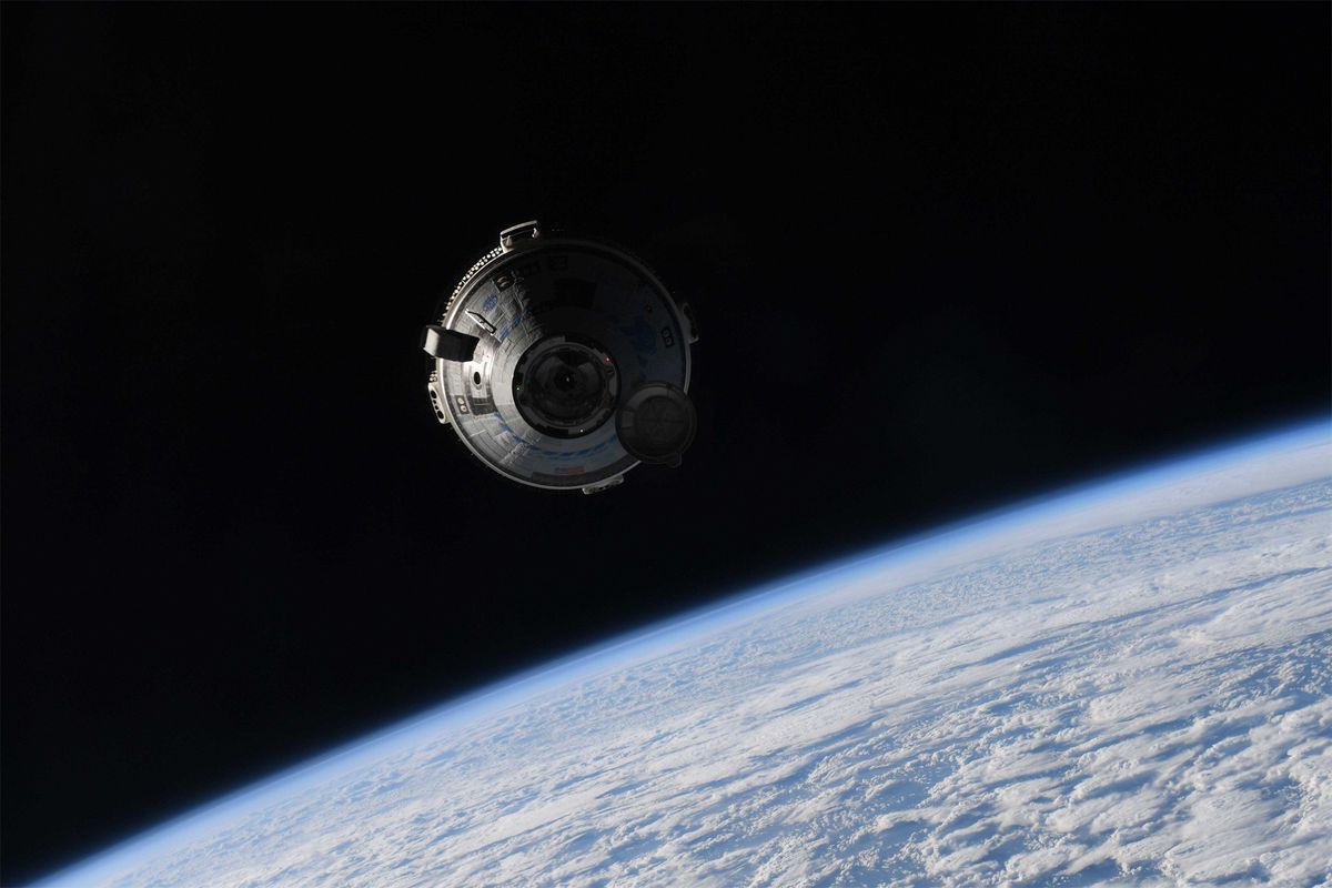 Dos astronautas de la NASA varados en órbita tras problemas en la nave Starliner de Boeing
