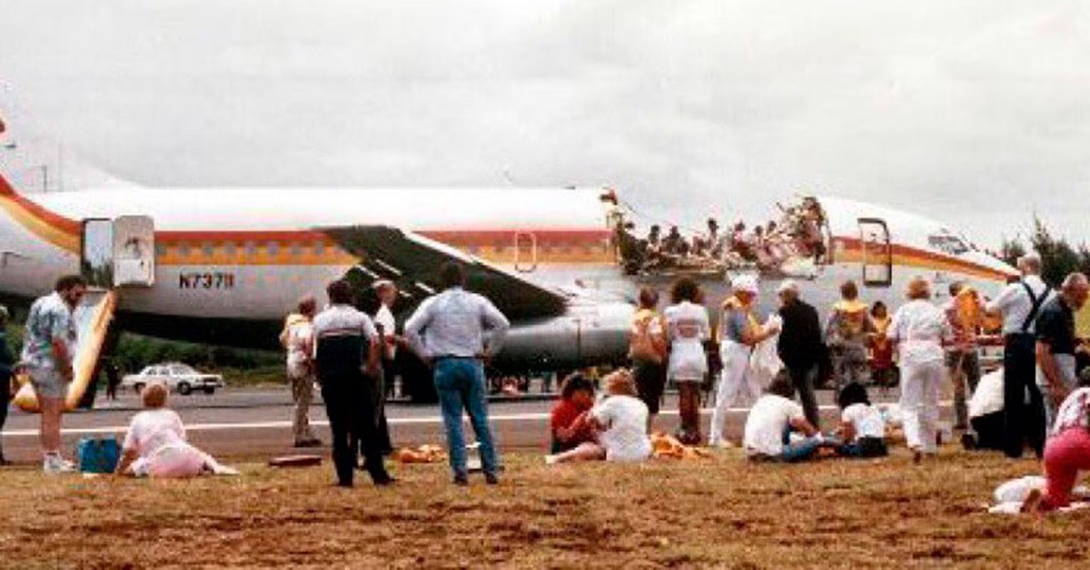 ¡Difícil de creer! El avión de Aloha Airlines que perdió el techo mientras volaba y que aun así logró llegar seguro a tierra 3 accidente-del-avión-de-Aloha-Airlines-737