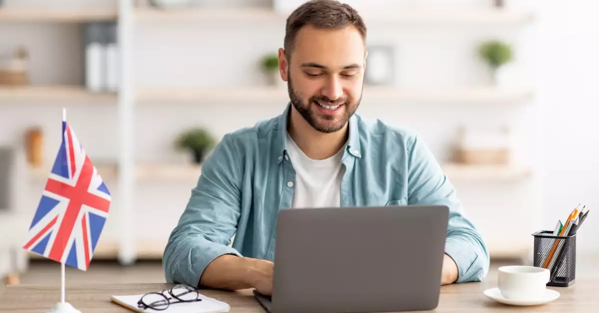 chico aprendiendo inglés con usa learns