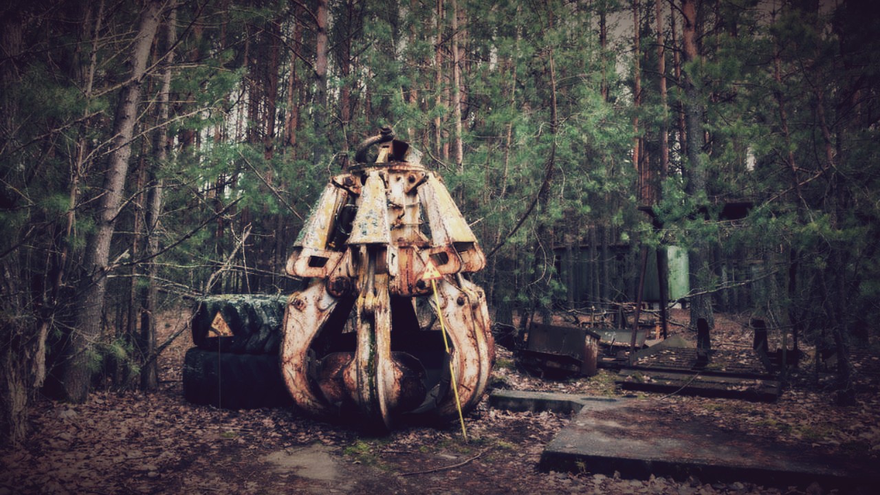 La Garra Abandonada de Chernóbil: Un de peligro persistente en la superficie