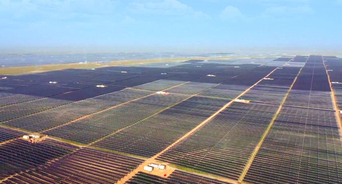 China aperturó la mayor granja solar del mundo: Tan grande como Nueva York y genera tanta energía como para alimentar países pequeños