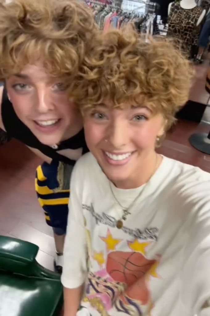 Una mujer encontró accidentalmente a su doppelgänger mientras estaba de compras