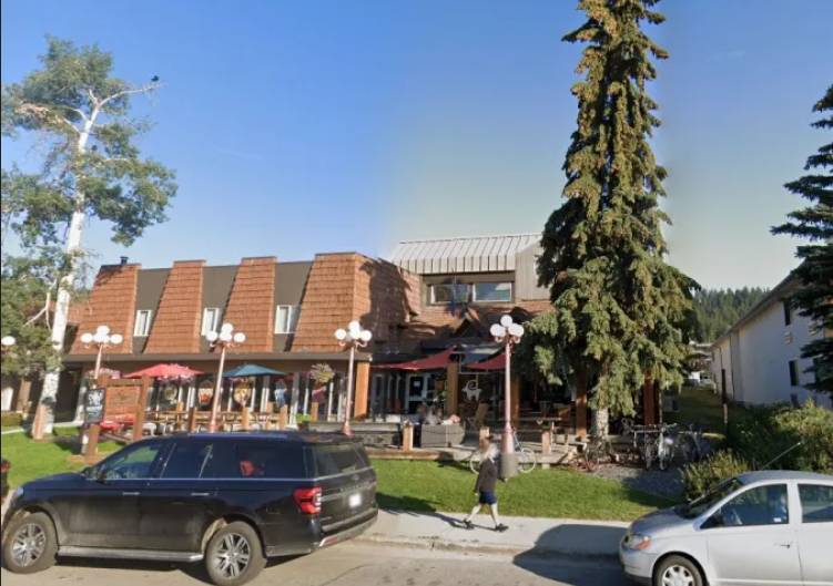 Monstruoso incendio forestal arrasa a la ciudad Jasper, en Canadá