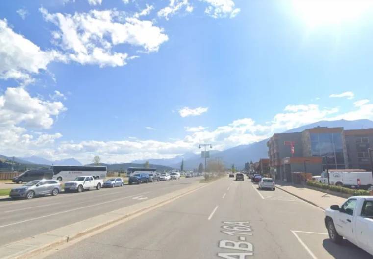 Monstruoso incendio forestal arrasa a la ciudad Jasper, en Canadá