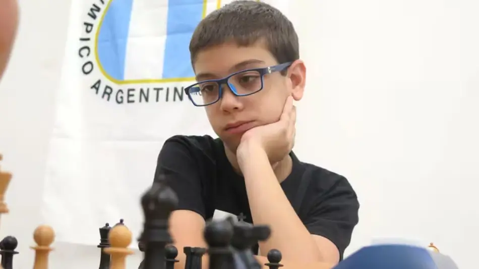 Faustino Oro, el prodigio argentino de 10 años que se convirtió en el maestro internacional de ajedrez más joven 1 Faustino Oro