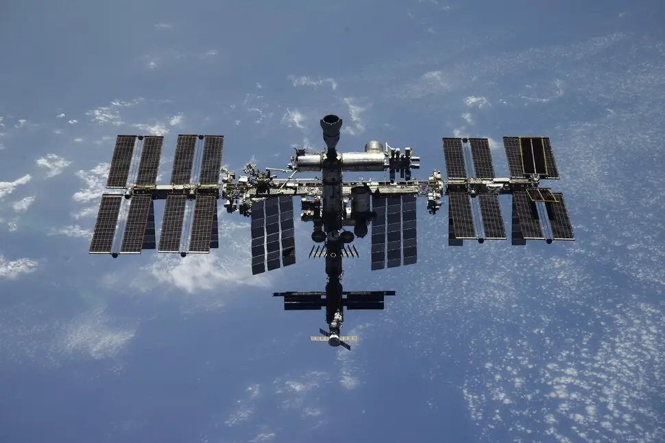 Lo que sabemos de la Destrucción de la Estación Espacial Internacional (ISS)