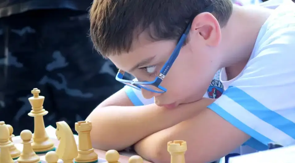 Faustino Oro, el prodigio argentino de 10 años que se convirtió en el maestro internacional de ajedrez más joven 3 el maestro internacional de ajedrez más joven