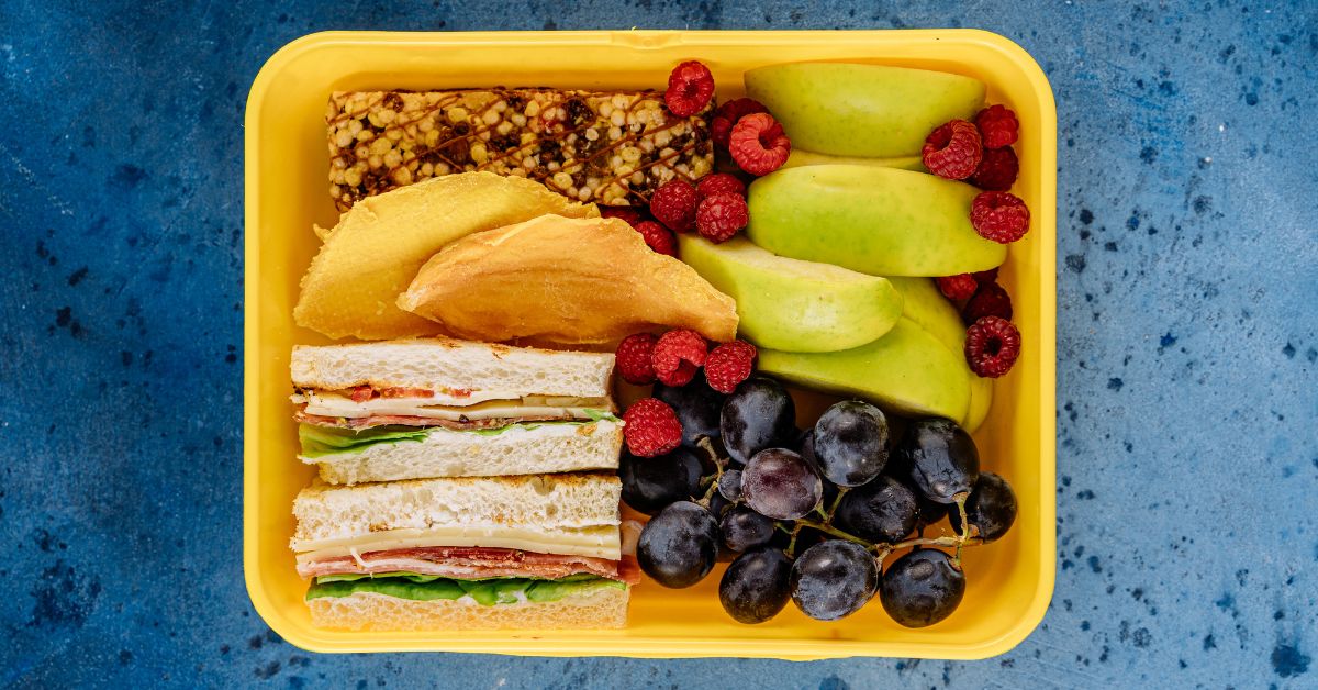 ¿Táper, túper o tóper? ¿Cómo se dice correctamente? 1 táper con comida