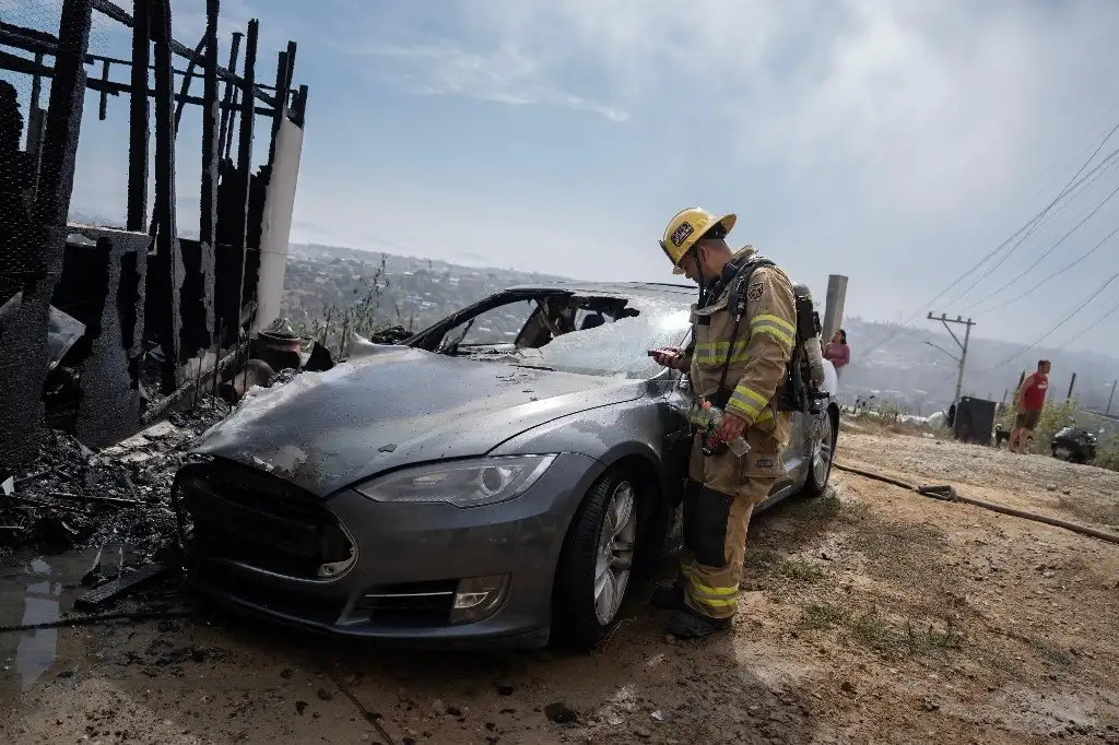 Tenía un Tesla pero no pagaba la luz: quemó su casa por instalar un diablito para cargar su auto… que también se quemó 2 Tenía un Tesla pero no pagaba la luz: quemó su casa por instalar un diablito para cargar su auto… que también se quemó
