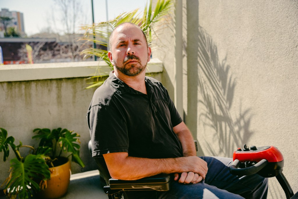 Un implante cerebral devuelve la voz a un paciente con ELA