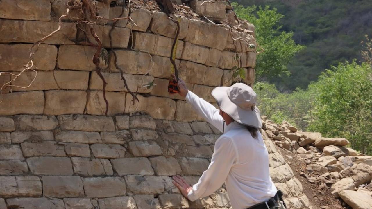 Hombre descubrió una reliquia arqueológica mientras ampliaba su rancho en Hidalgo