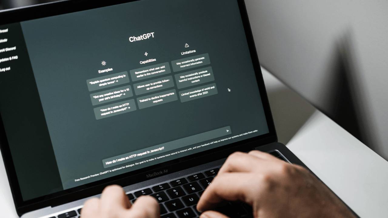 Prompts de ChatGPT que te salvarán la vida más de una vez