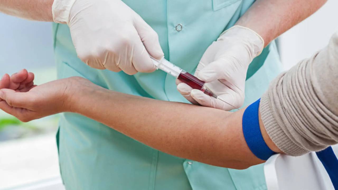 Un simple análisis de sangre podría predecir enfermedades cardíacas hasta 30 años antes