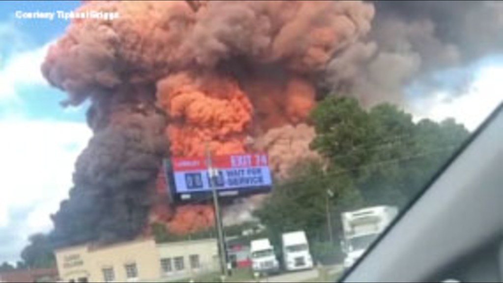 Incendio en planta química de Georgia: evacuaciones y confinamiento ante el peligro latente 2 Incendio en planta química de Georgia: evacuaciones y confinamiento ante el peligro latent