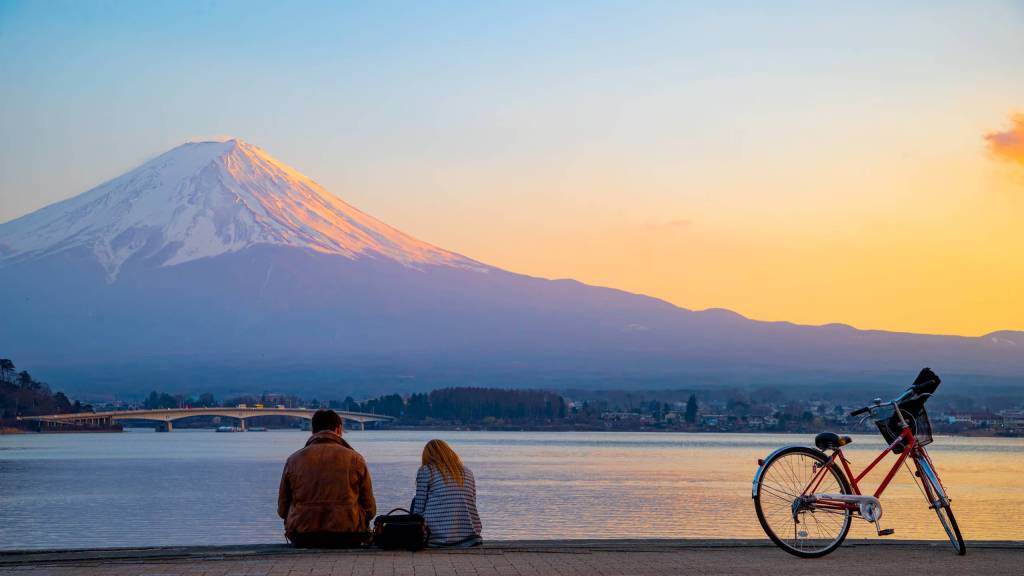 El Monte Fuji sigue sin nieve en su cima, rompiendo récords previos y alertando a los expertos