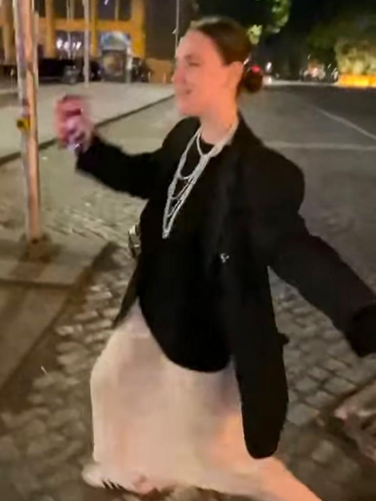 Fallece la influencer Arina Glazunova a tras caer de unas escaleras del metro