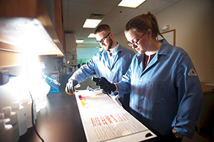 Un esmalte de uñas para detectar drogas para evitar las agresiones