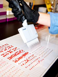 Un esmalte de uñas para detectar drogas para evitar las agresiones