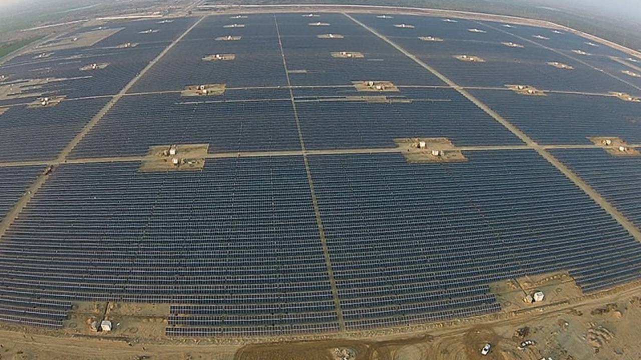 China construye una “Gran Muralla Solar”: Energía sostenible para el futuro