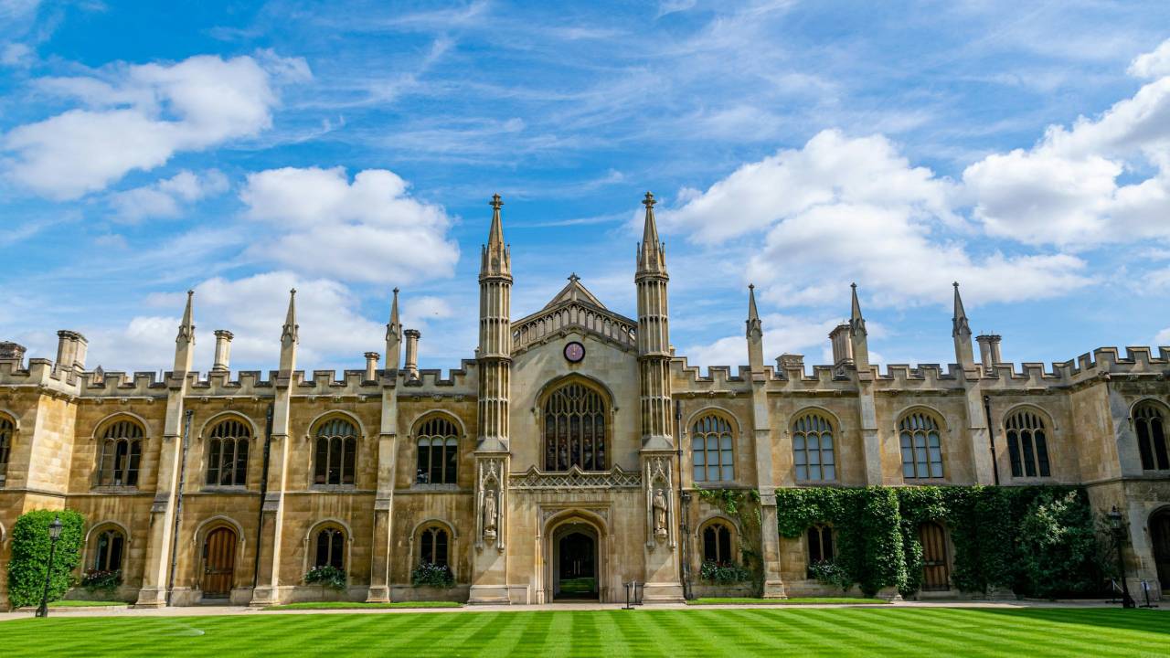 La Universidad de Cambridge lanza cursos gratuitos para aprender inglés