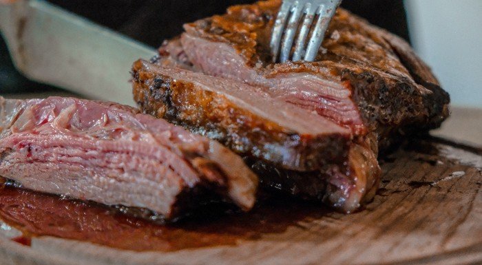 Un hombre que solo comía carne, mantequilla y queso: el colesterol sale de su cuerpo