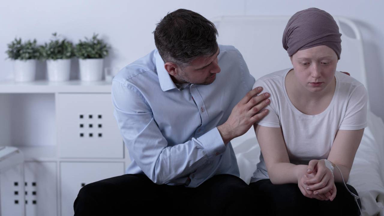 El cáncer se está haciendo más común en los jóvenes y los expertos creen que “algo” está expandiéndolo