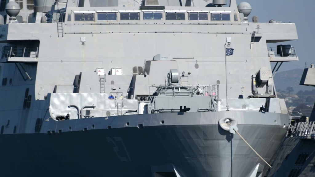 Arma láser disparada desde un buque destructor estadounidense desata el caos en las redes sociales